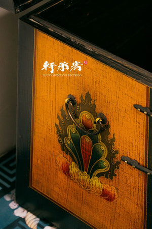 hand drawn trunk table in motifs of Tibetan snow lions